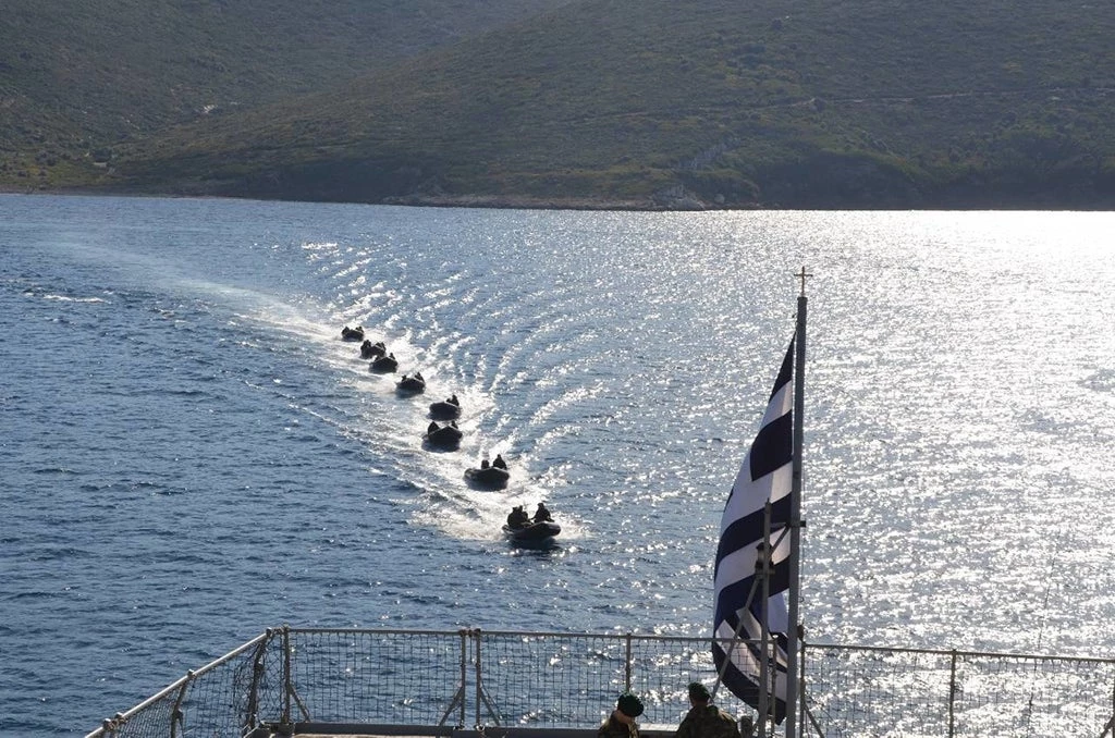 ΗΠΑ: «Οι Ελληνες Πεζοναύτες είναι έτοιμοι για πόλεμο» – Τα «βατράχια» και η 32η Ταξιαρχία είναι με το δάχτυλο στη σκανδάλη- Ετοιμάζεται για αστραπές και βροντές το ΠΝ